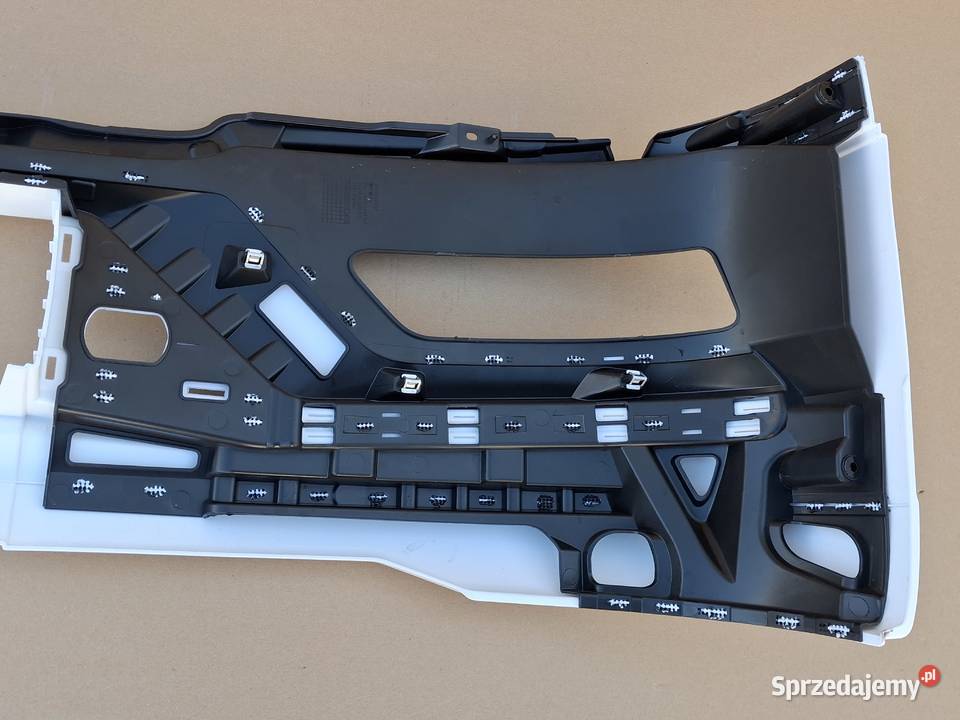 MAN TGX TG3 ZDERZAK PRAWY OKULAR HALOGENU Bieleń