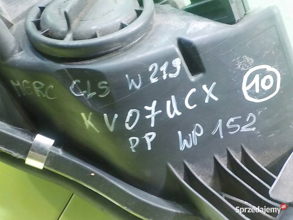 MERCEDES CLS W219 30 CDI 07r 5D lampa prawa