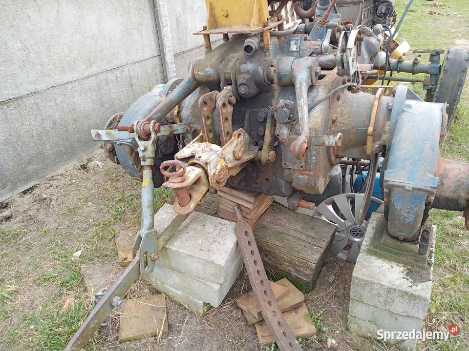 Sprzedamy ciągnik do remontu na części sprzedaje sprzedam
