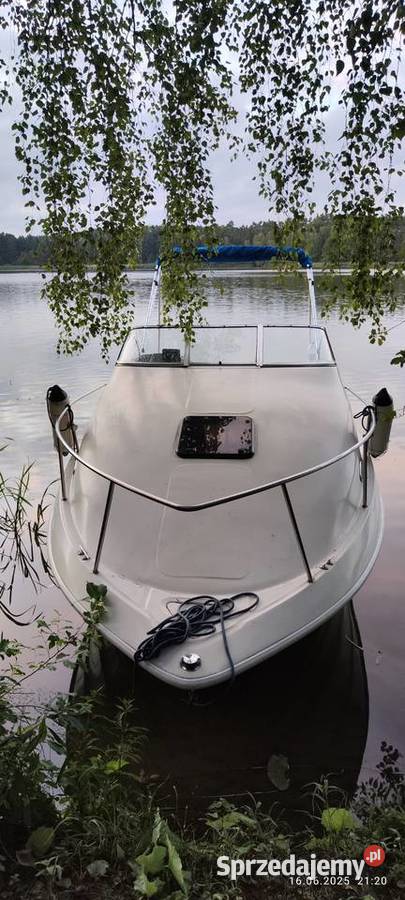 Łódź kabinowa motorowa AQUATRON 2165 AFT jacht Samociążek