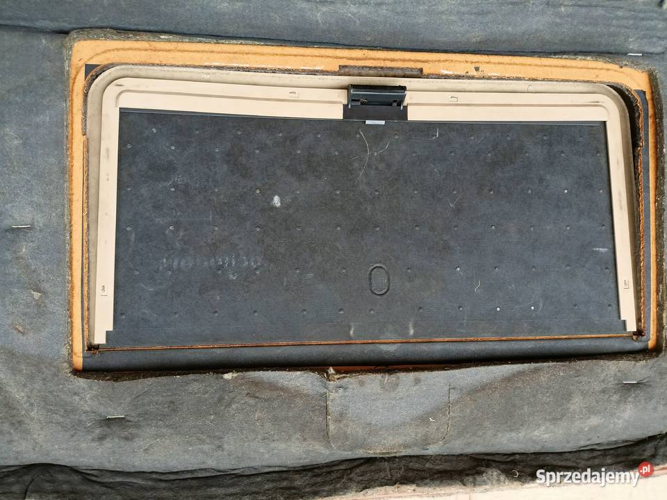 Mercedes 190 W201 tylna półka przedlift kremowa Skarżysko-Kamienna