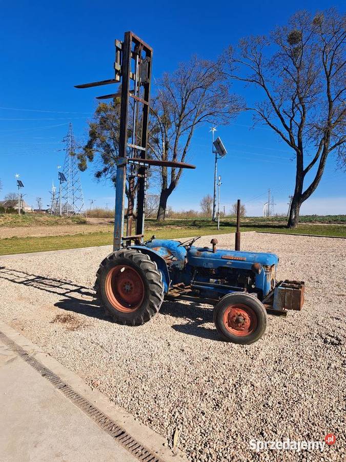 Ciągnik Fordson z widlakiem Napęd 2x4 Piecewo