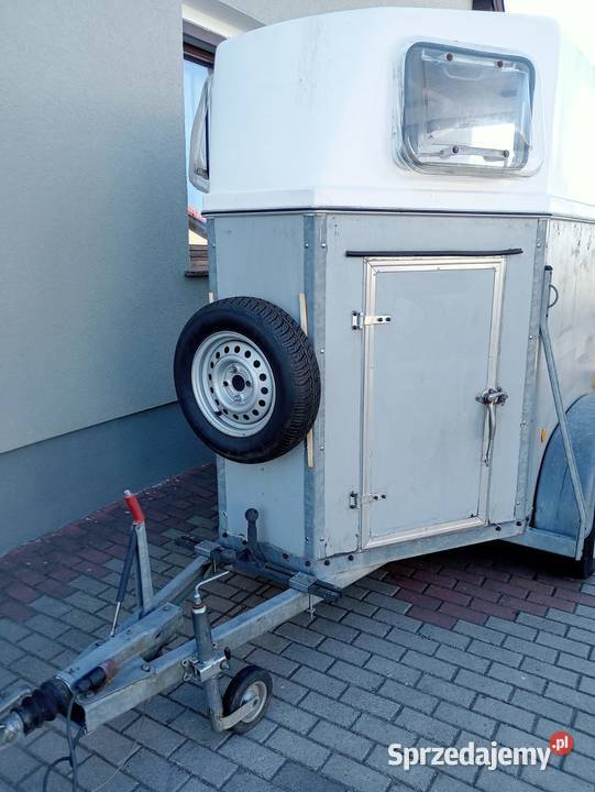 Przyczepa do transportu Koni