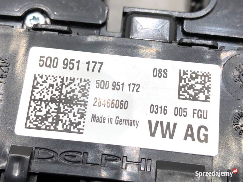 LAMPA SUFITOWA AUDI Q8 5Q0951177 SUV WNĘTRZA