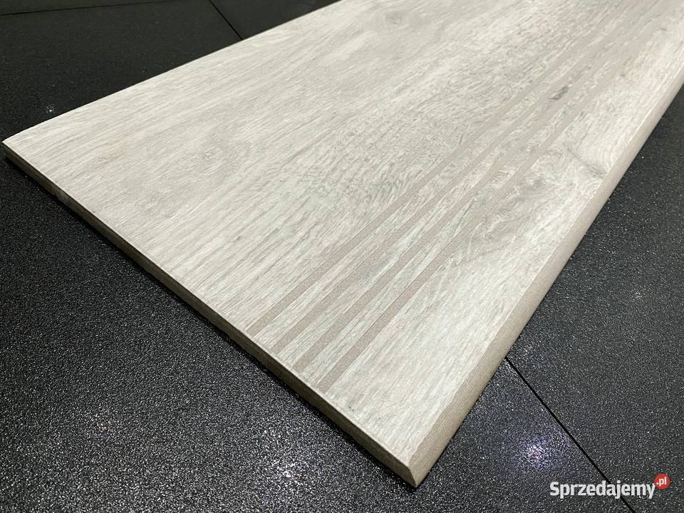 Szare drewnopodobne płytki na schody 120x30 Łask