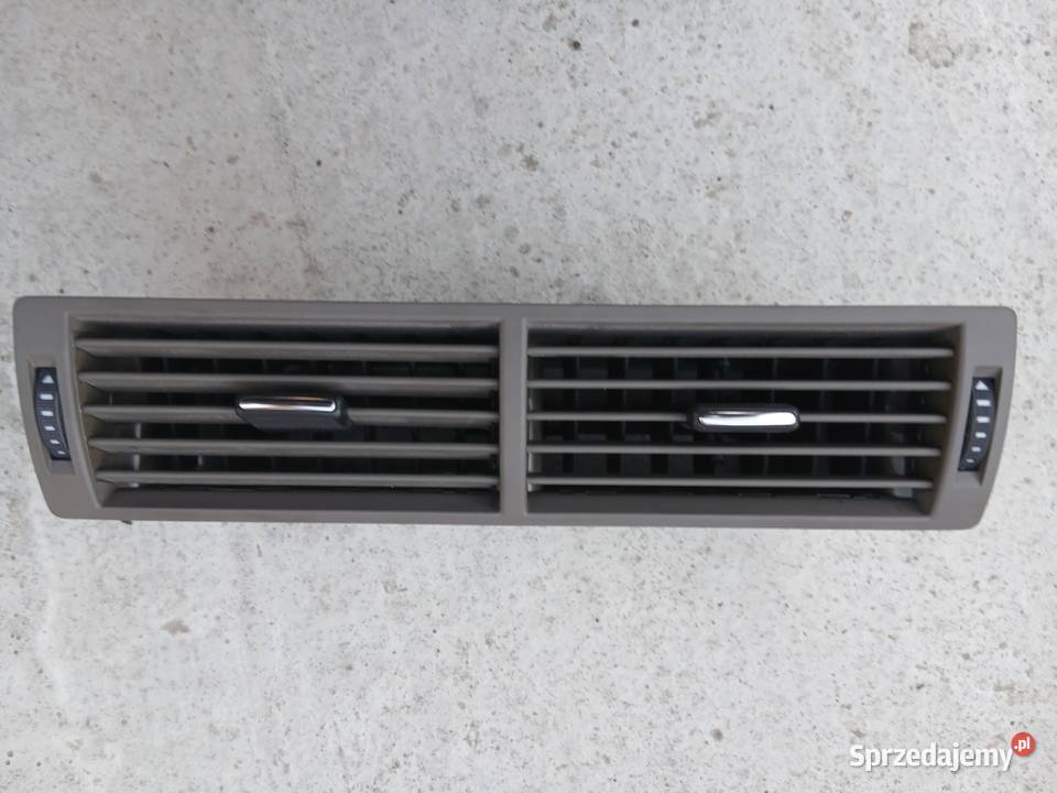 Audi A4 B6 B7 kratka nawiewu centralna w deskę Rok produkcji 2004 Szczerbice
