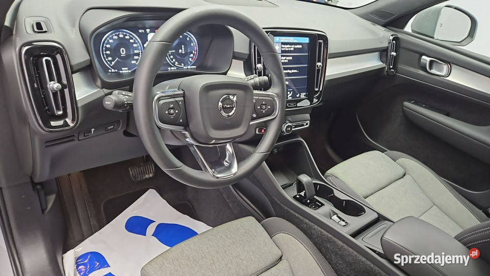 Volvo XC 40 T2 Core aut Z Polskiego Salonu 129KM Warszawa sprzedam