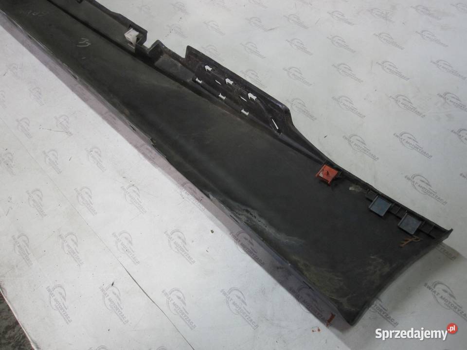 BMW E81 E87 06r listwa progowa prawa 871107368 osobowe świętokrzyskie