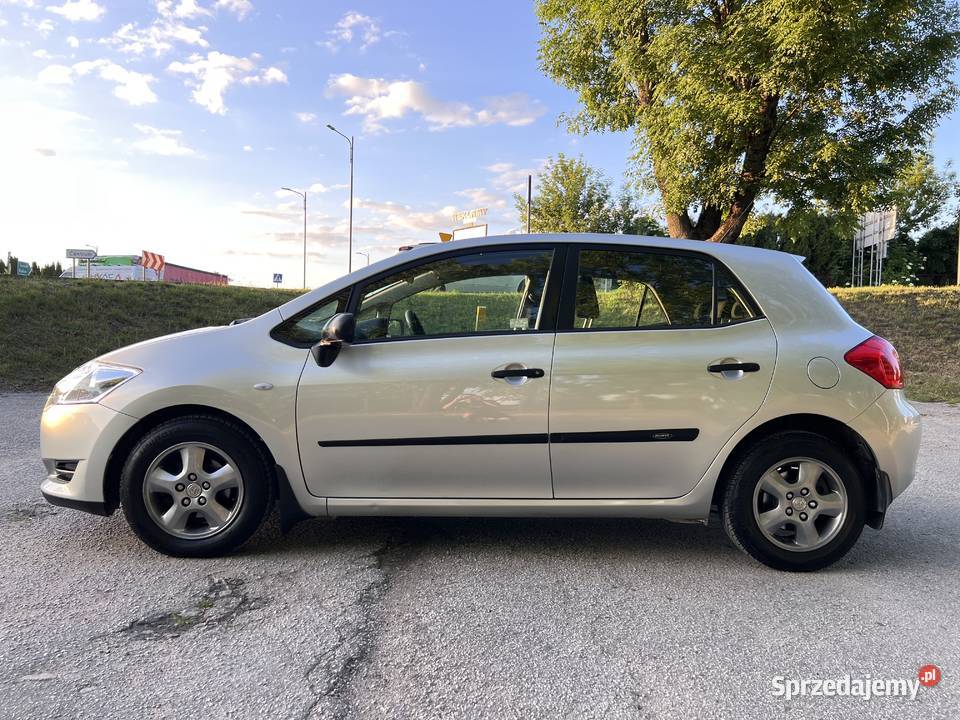 Toyota Auris 14 benzyna nieuszkodzony Kraków sprzedam