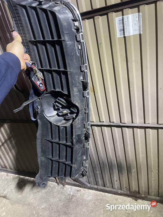 Grill atrapa passat b5 fl osobowe Pozostałe Nowa Słupia