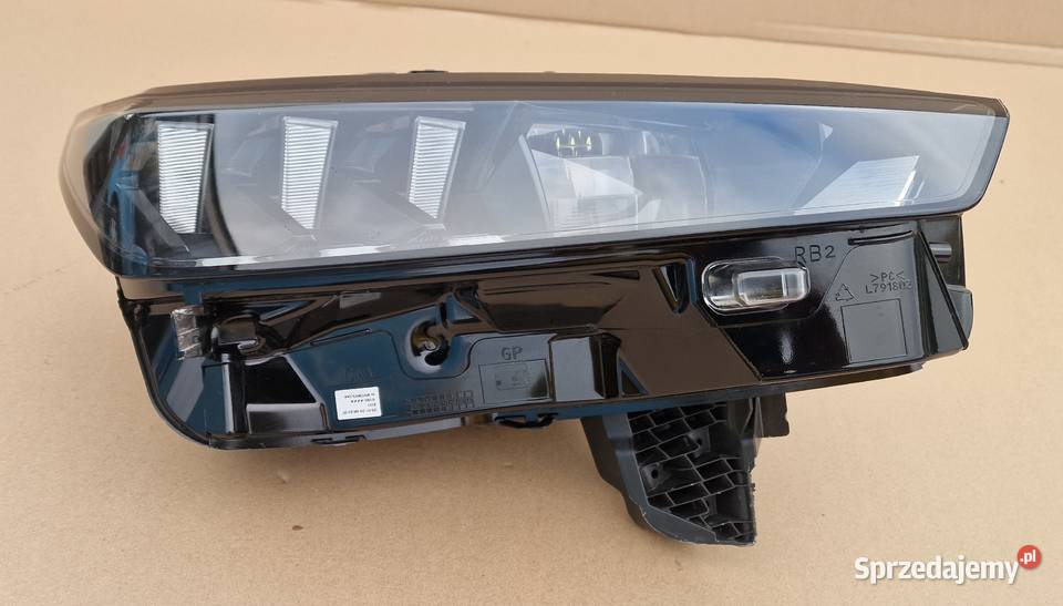 PEUGEOT 5008 III 3 LAMPA REFLEKTOR PRAWY FULL Bieleń