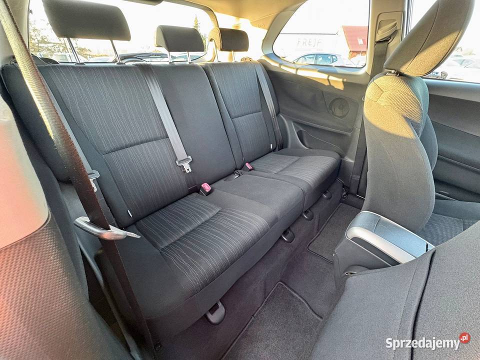 Toyota Auris 16 benzyna Automat Klima super stan światła przeciwmgielne Auris Lębork