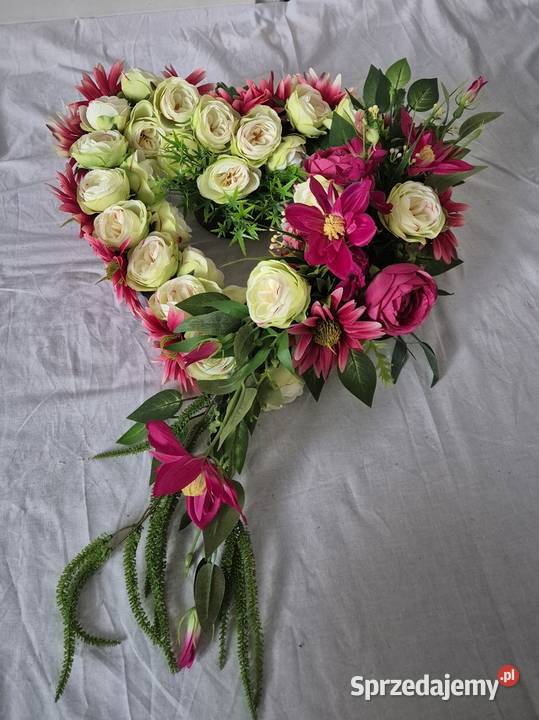 Dekoracja nagrobna stroik kompozycja Serce Kompozycje kwiatowe Pleszew