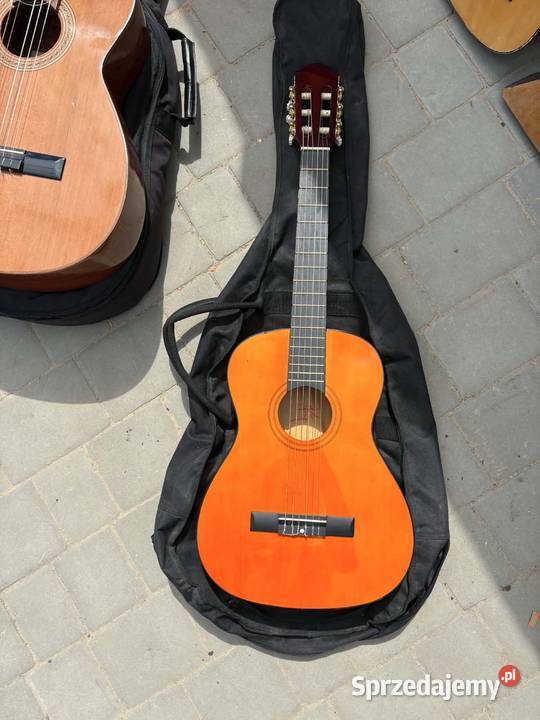 Piękna gitara tradycyjna do Ostrów Wielkopolski