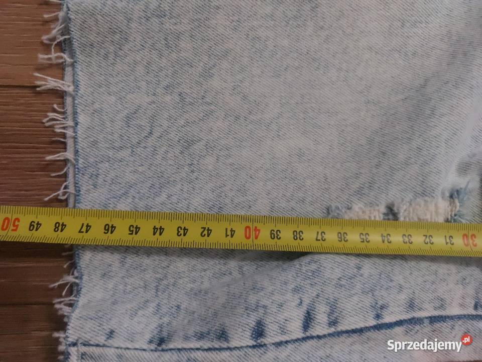 Spodenki jeansowe z przetarciami marki Vero Moda Rozmiar 36(S) Kobyłka