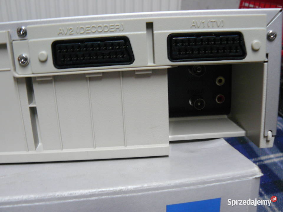 Magnetowid AEG 6 głowicowy z pilotem