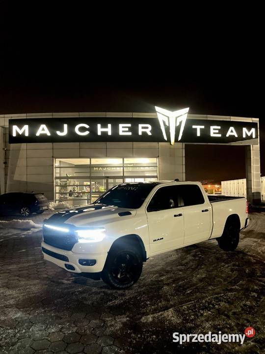 Ram 1500 2023 4x4 5,7 E-TORQUE 401KM 6,4" Nowy- Przebieg 4 tys km! LIFT ...