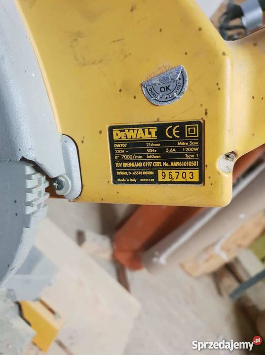 Ukośnica DeWALT DW707 stół mocowanie