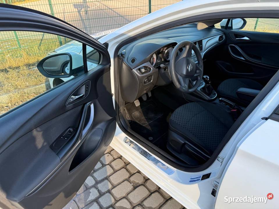 Opel Astra K 2016 14 Benzyna bez turbo 100 4/5 Alwernia