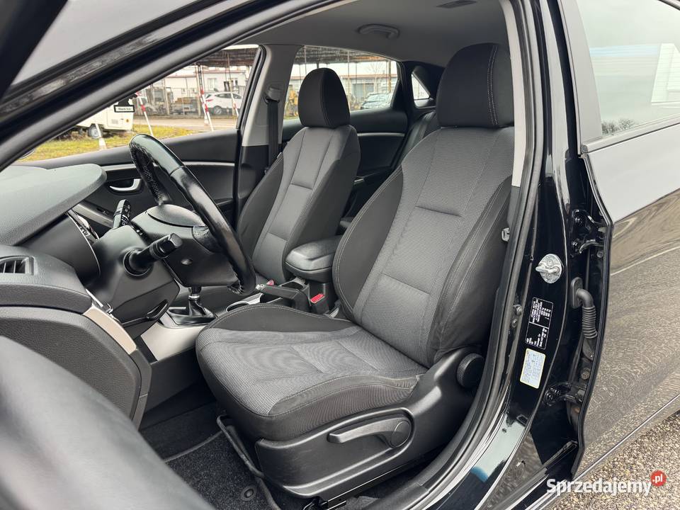 Hyundai i30 14 BENZYNA Klimatronik Ledy sprzedam