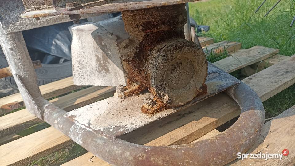 Rozsiewacz do nawozów lejek nieuszkodzony
