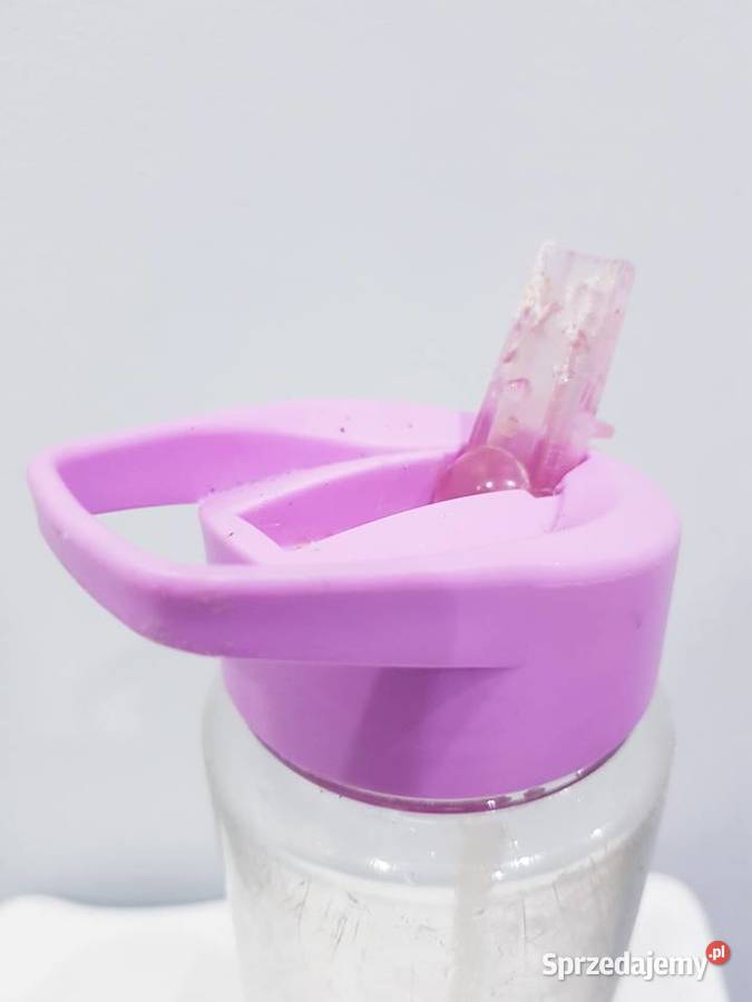 Bidon na wodę z defektem