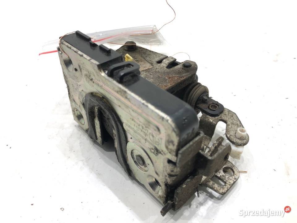 ZAMEK DRZWI LEWY TYŁ DACIA DUSTER SUV 825030233R osobowe