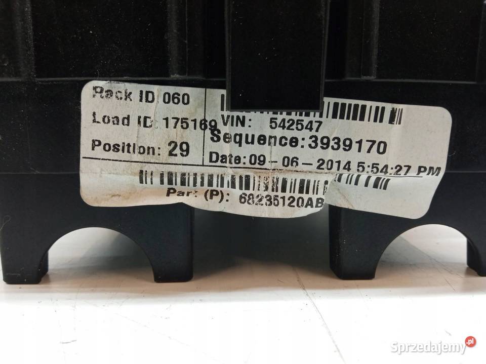 SKRZYNKA BEZPIECZNIKÓW 68235120AB 33 B 272 Jeep świętokrzyskie