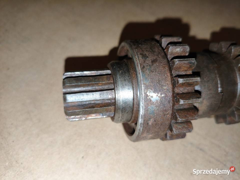 Wałek skrzyni biegów że wstecznym biegem Dniepr