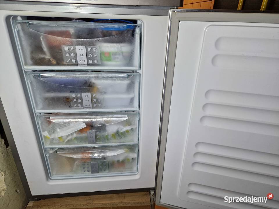 Srebrna zamrażarka szufladowa Liebherr Premium 60cm