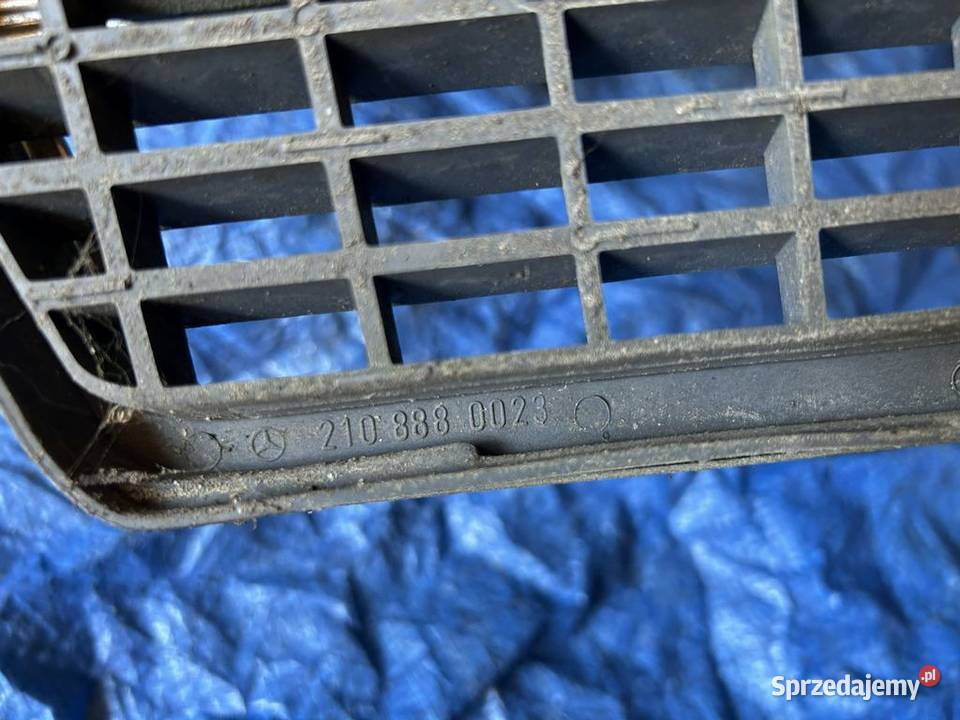 MERCEDES W210 ATRAPA GRILL 2108880023 osobowe Bolesławiec