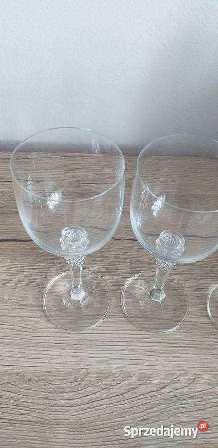 Piękne kieliszki do wina Przedbórz sprzedam