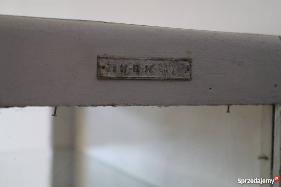 Stara szafka szpitalnawitryna szpitalnaantyk Jeziorna