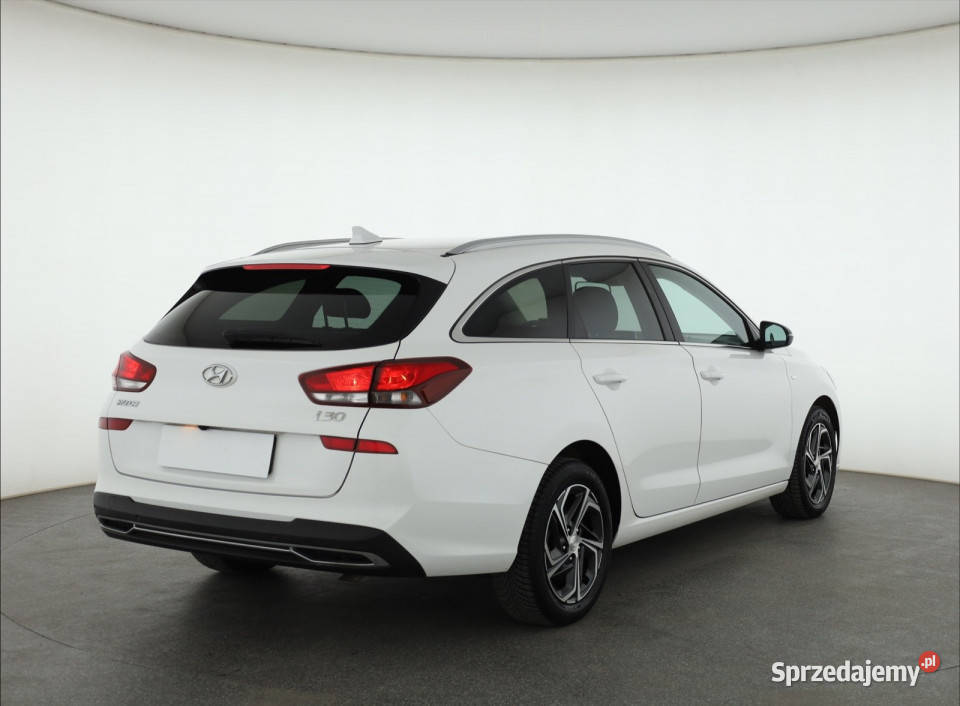 Hyundai i30 15 TGDI MHEV asystent pasa ruchu Piaseczno