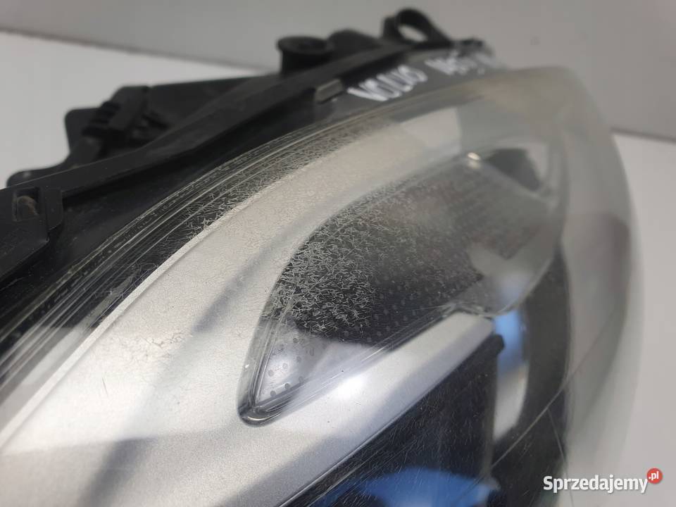 VOLVO V40 II 1219r PRZEDNIA LAMPA PRAWA PRAWY Janów sprzedam