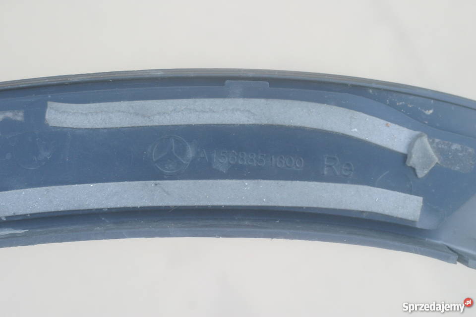 MERCEDES GLA LISTWA NAKŁADKA BŁOTNIKA PRAWY TYŁ Bieleń