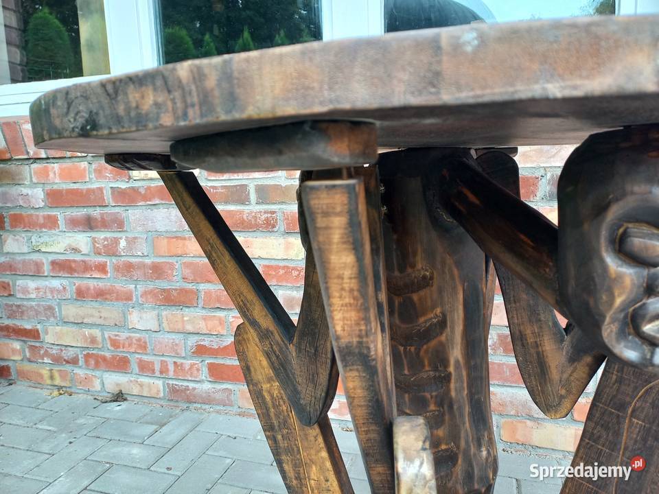 Stół drewniany okrągły z rzeźbami Stolik kawowy zachodniopomorskie Gawroniec
