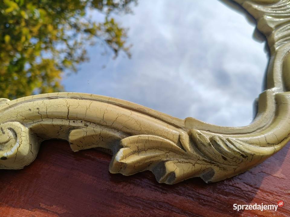 Lustro ścienne w kremowej ładnej ramie w stylu Wrocław