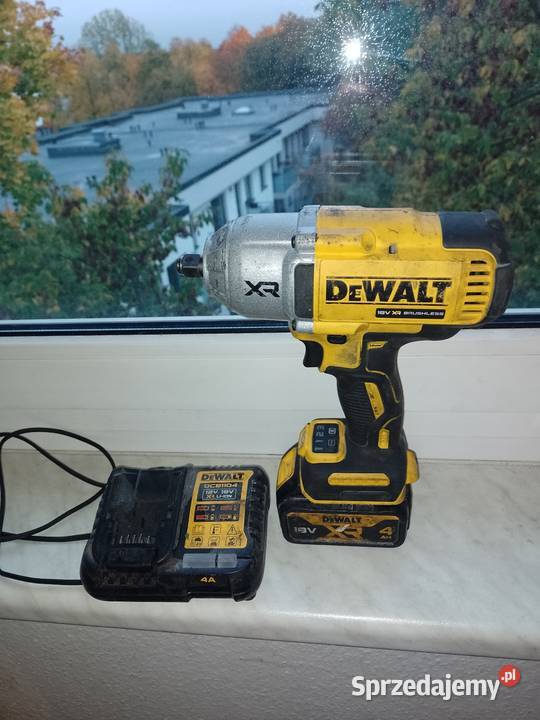 Zakrętarka DeWalt z ładowarką i baterią