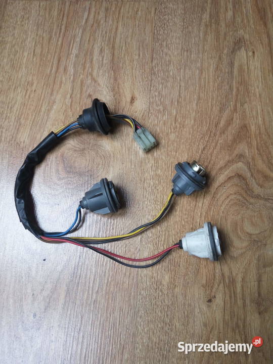 OKABLOWANIE WIĄZKA TYLNEJ LAMPY LEXUS Czyżowice
