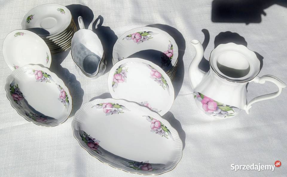 Piękny porcelanowy zestaw kawowy obiadowy retro Świecie sprzedam