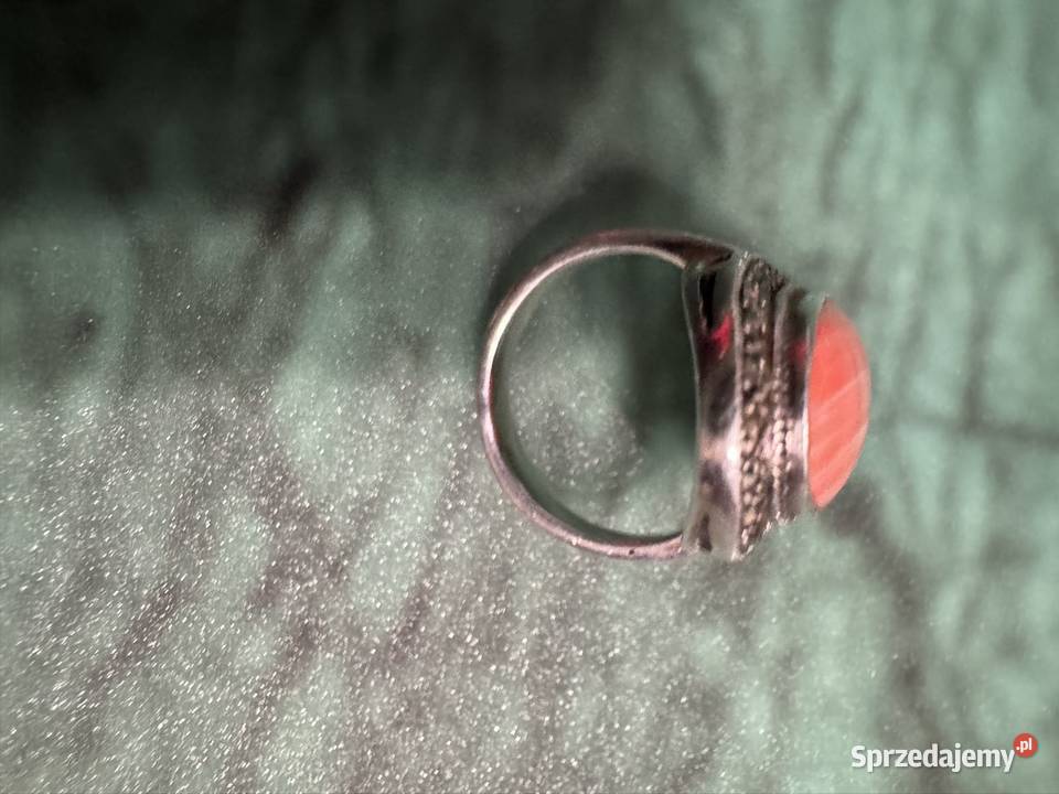 Pierscionek srebrny z koralem spieczonym i Częstochowa sprzedam