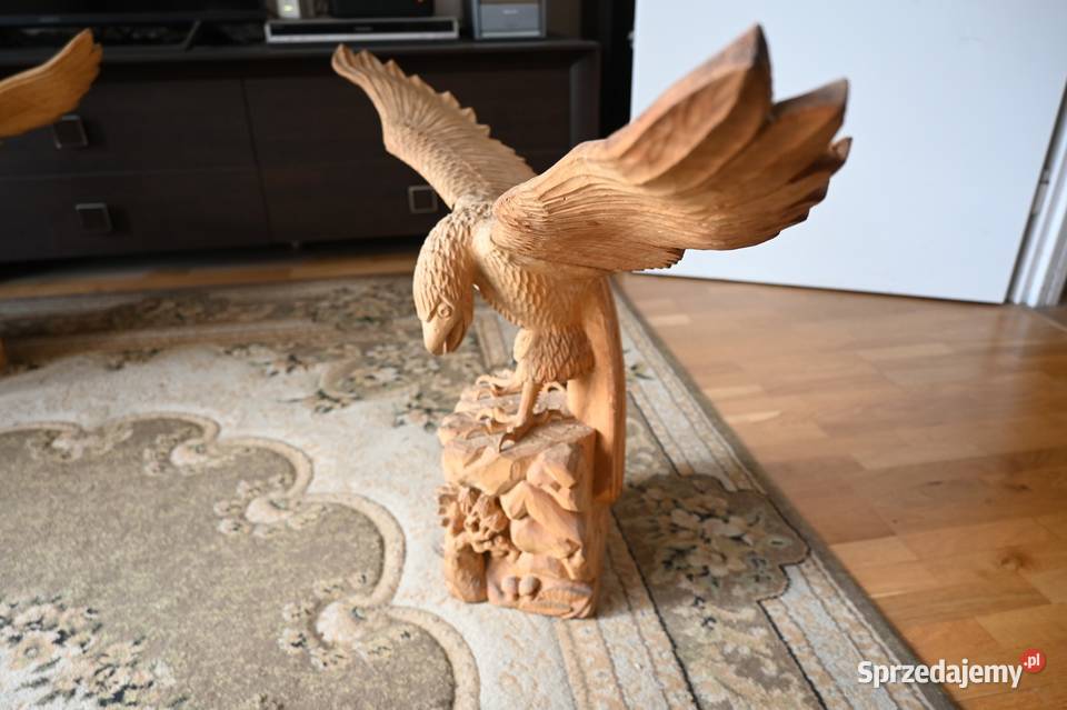 Rzeźby drewniane orły z rozpostartymi skrzydłami Kielce