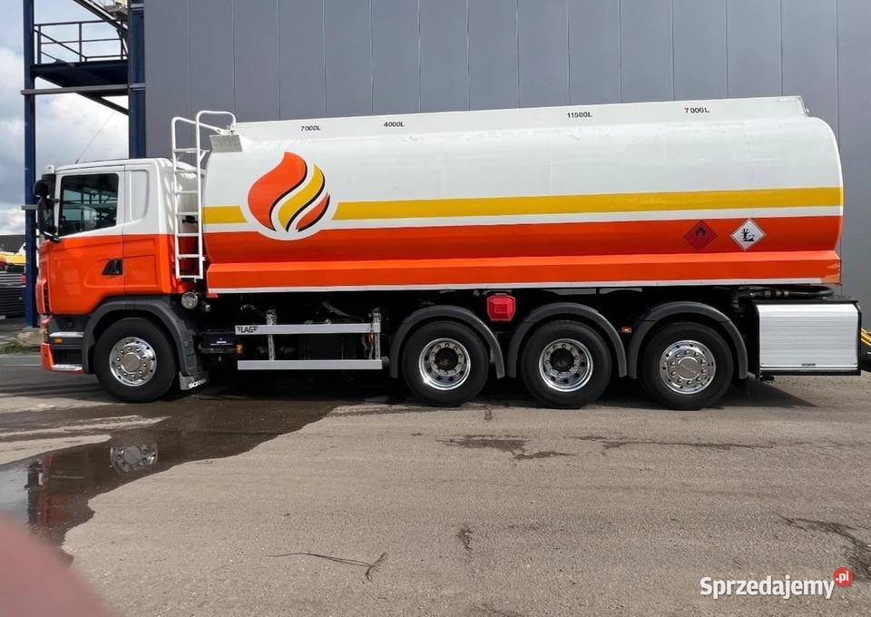 Cysterna do paliwa 8x2 Scania
