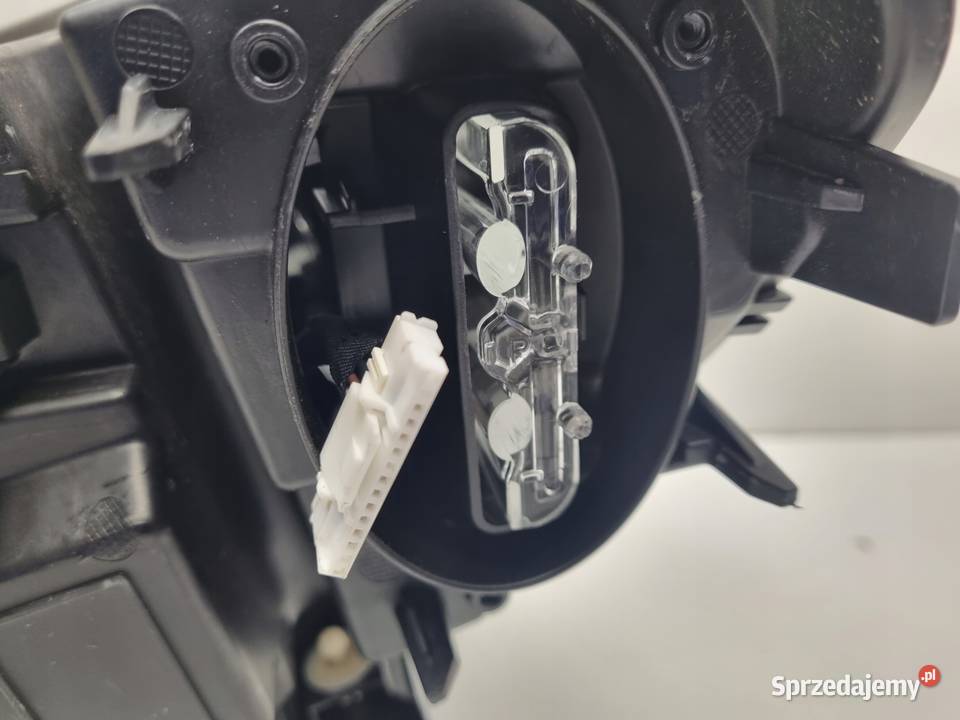 Volvo XC40 PRZEDNIA LAMPA PRAWA prawy przód FULL Janów