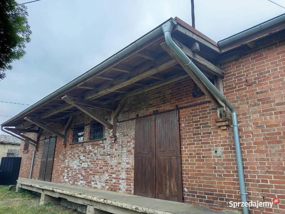 Murowana hala z rampą Bobrówko gmina Strzelce