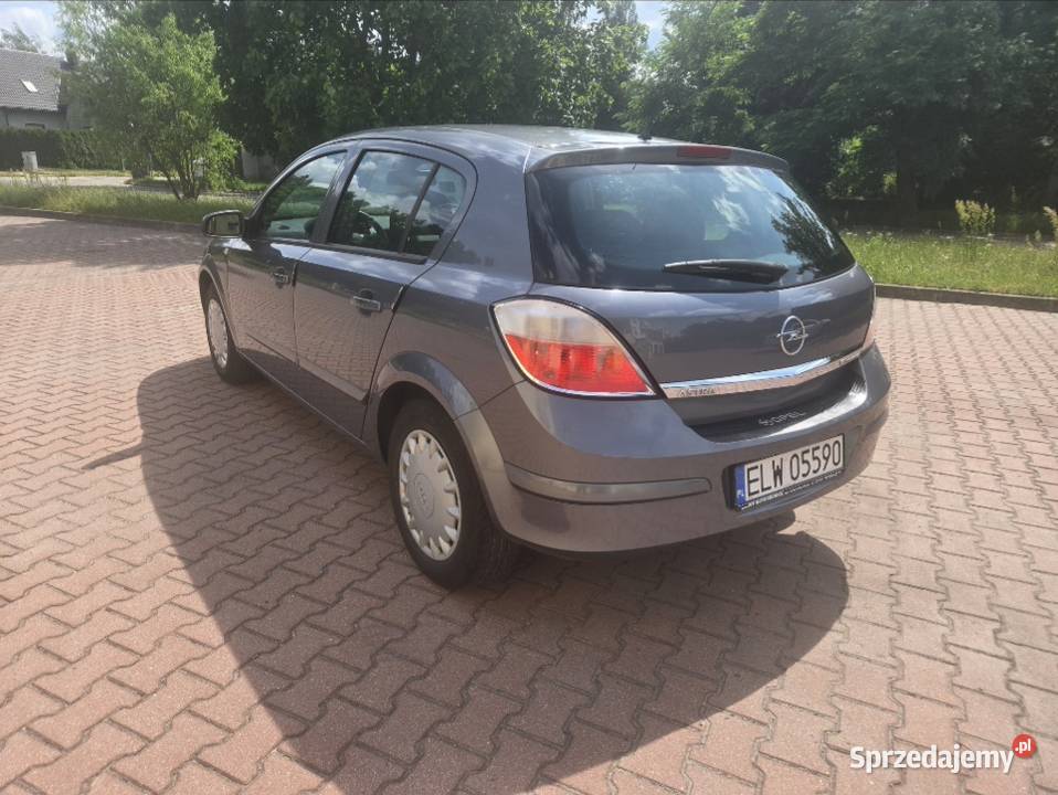 Opel Astra 16 benzyna 2005 długie opłaty Astra Łódź sprzedam