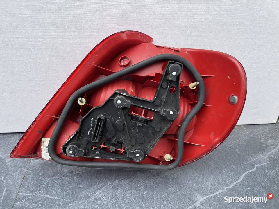 TOYOTA AVENSIS 1 LEWA LAMPA TYŁ lewe Lampy tylne wielkopolskie