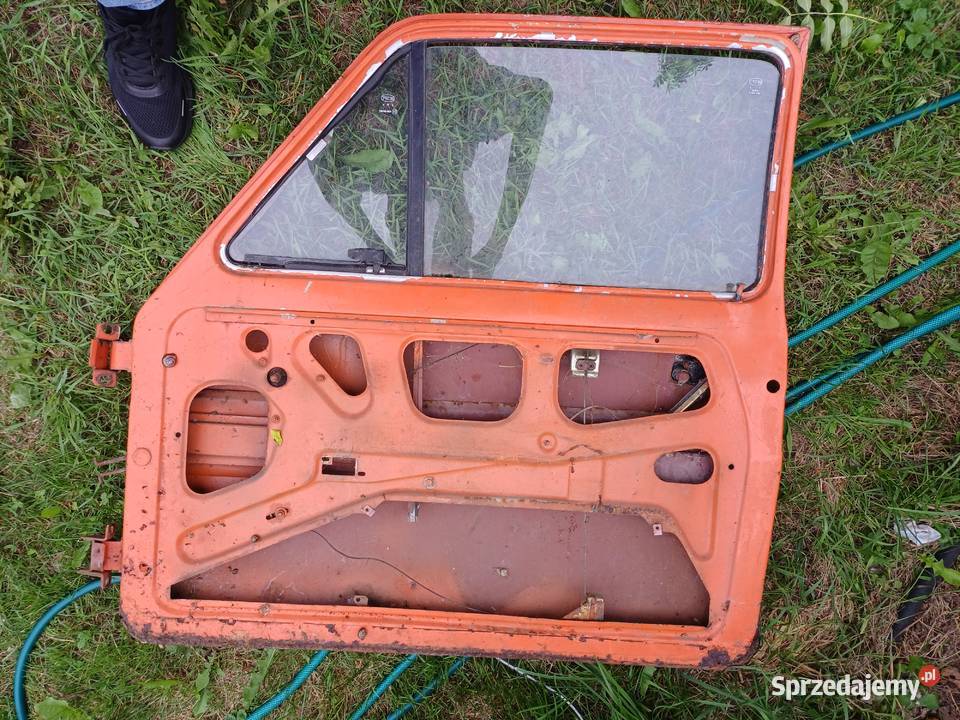 Klapa drzwi szyby zderzak Fiat 126 Parsęcko