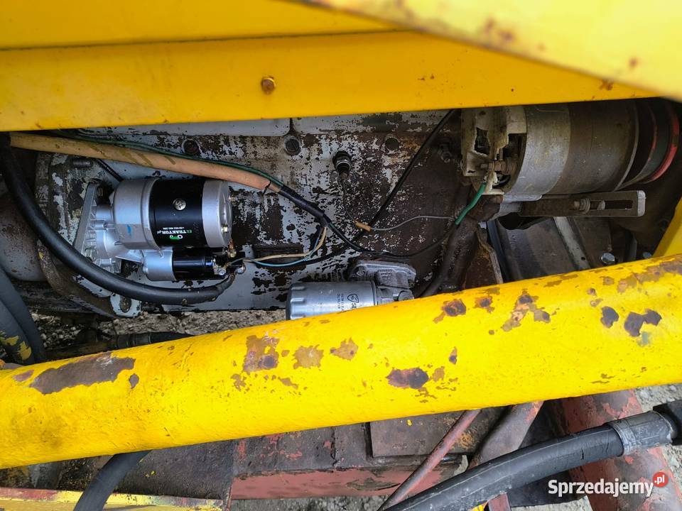 Silnik do koparkoładowarki Ostrówek Pozostałe sprzedam